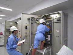 灯電基礎研修_実技_電源設備保守.jpg