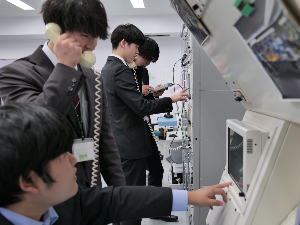 航空電子科（実習室：①通信システム実習室）.jpg