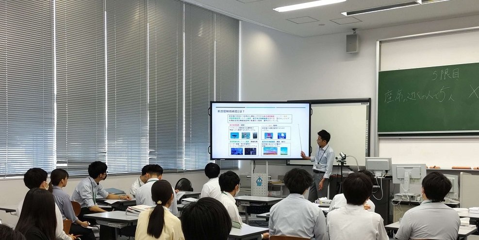 システム専門官_02_本科生への講義.jpg
